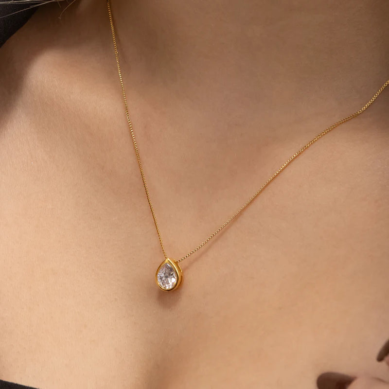 Colar Dourado de Gota em Zircônia